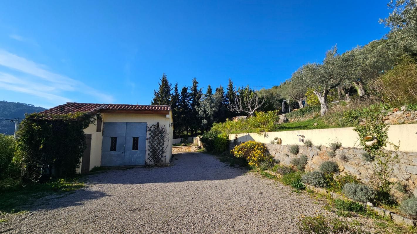 CLAVIERS Belle propriété avec villa rénovée et annexe sur 2000 m2 de terrain 4