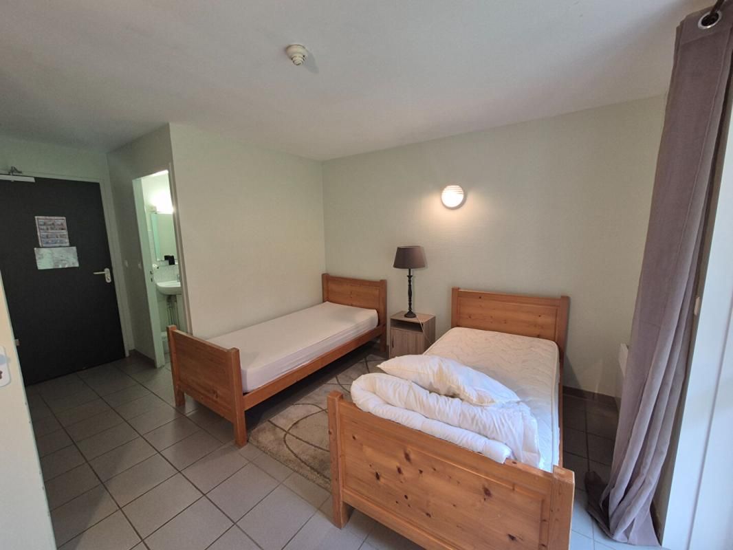 SAINT-YRIEIX-LE-DEJALAT Ensemble immobilier  3700 m² 4