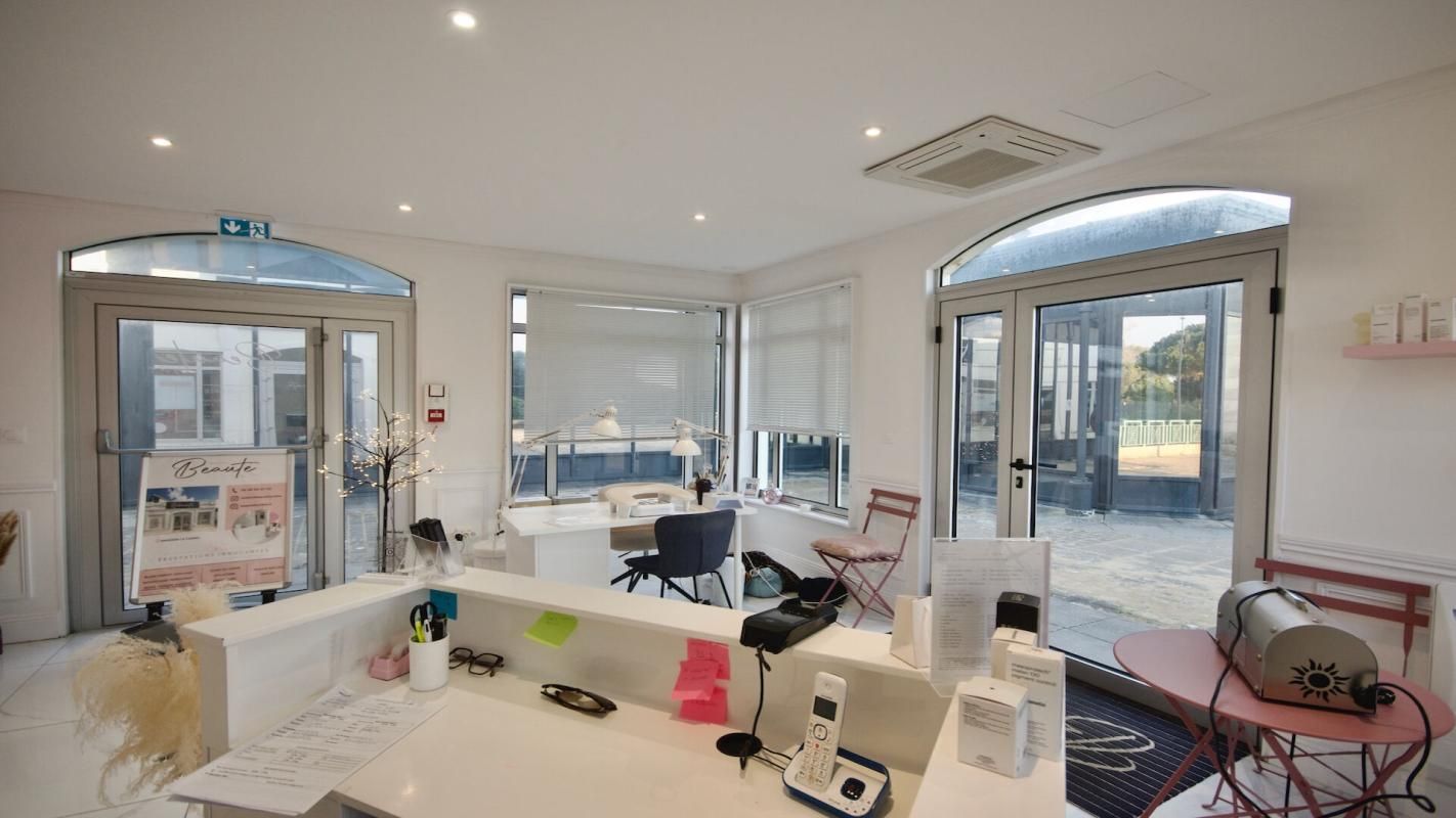 CHATELAILLON-PLAGE Local commercial Chatelaillon Plage 4 pièce(s) 52 m2 1