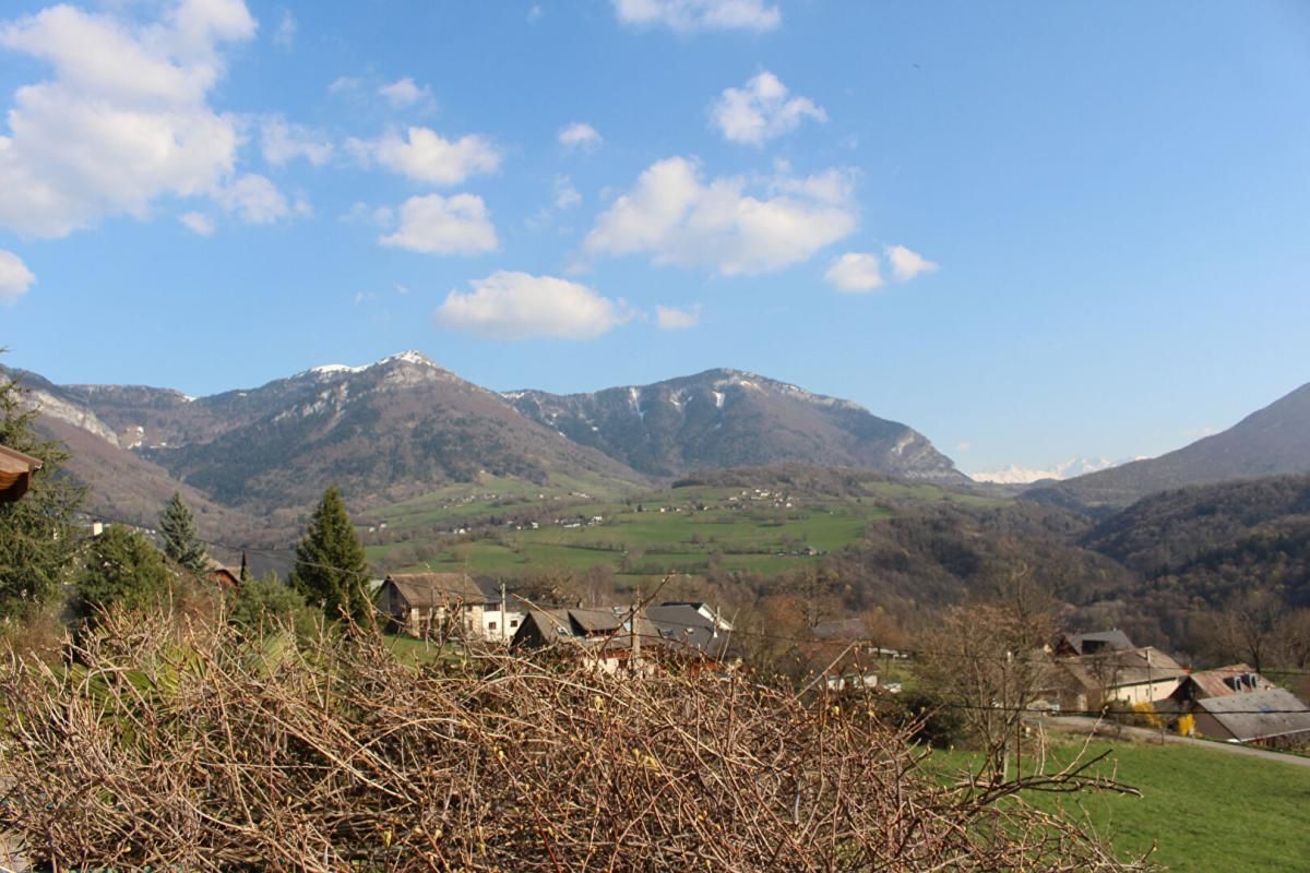 SAINT-JEAN-D'ARVEY Saint-Jean-d'Arvey 7 pièces 149 m2 3