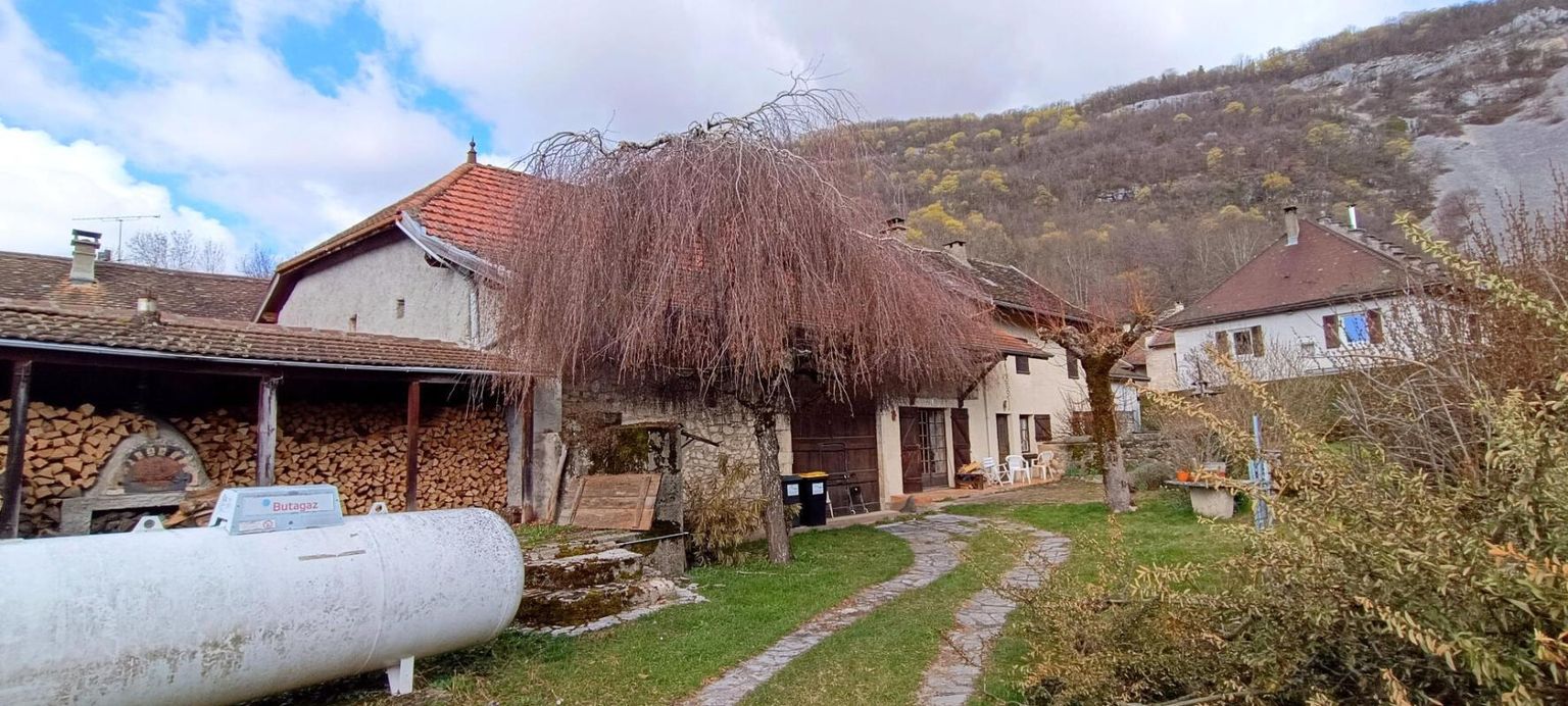 MARCHAMP Maison de campagne avec dépendances ? Marchamp (01680) 1