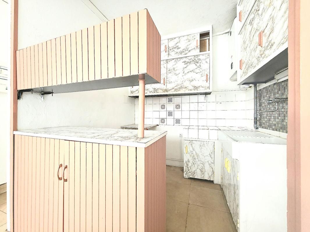 LE LAVANDOU T2 AU C?UR DU LAVANDOU AVEC TERRASSE ? EMPLACEMENT RARE 172000 EUR 2