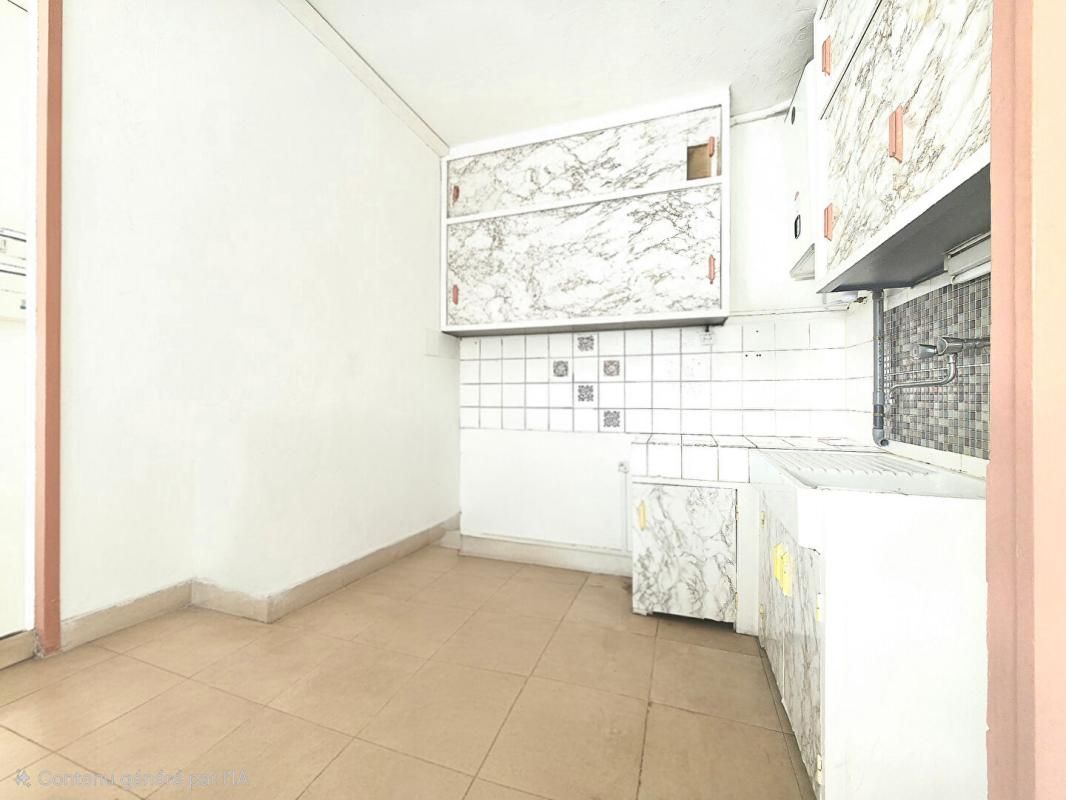 LE LAVANDOU T2 AU C?UR DU LAVANDOU AVEC TERRASSE ? EMPLACEMENT RARE 172000 EUR 3