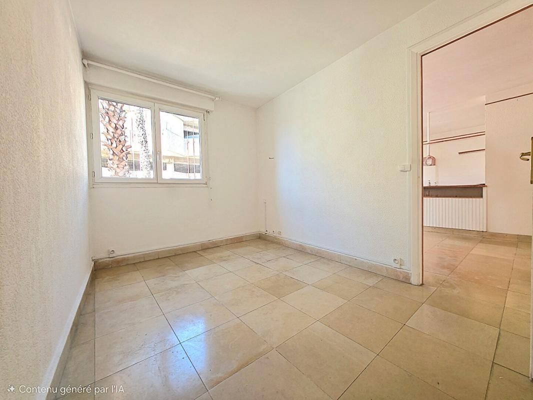 LE LAVANDOU T2 AU C?UR DU LAVANDOU AVEC TERRASSE ? EMPLACEMENT RARE 172000 EUR 4