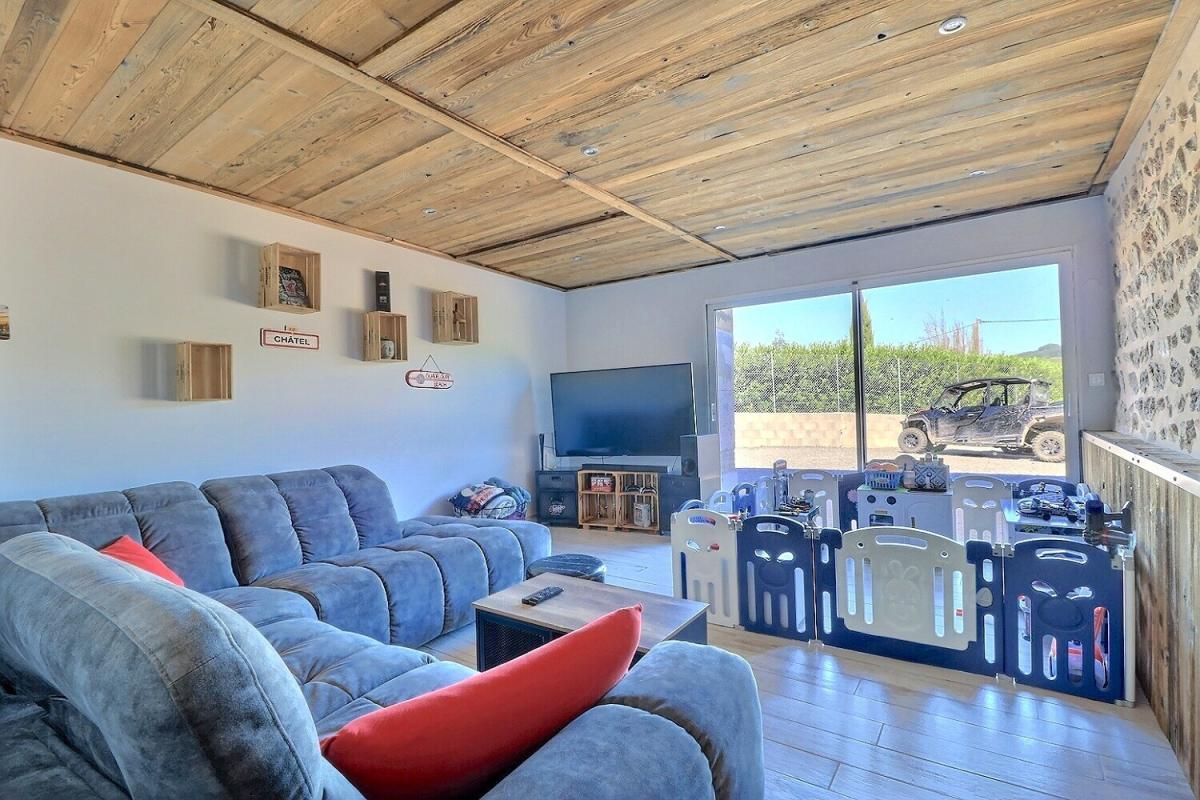 MATOUR Vaste maison rénovée à proximité des écoles et commerces 3