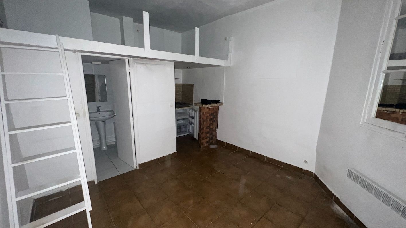 75015 PARIS, Rue du Commerce - Local 20 m² sur cour