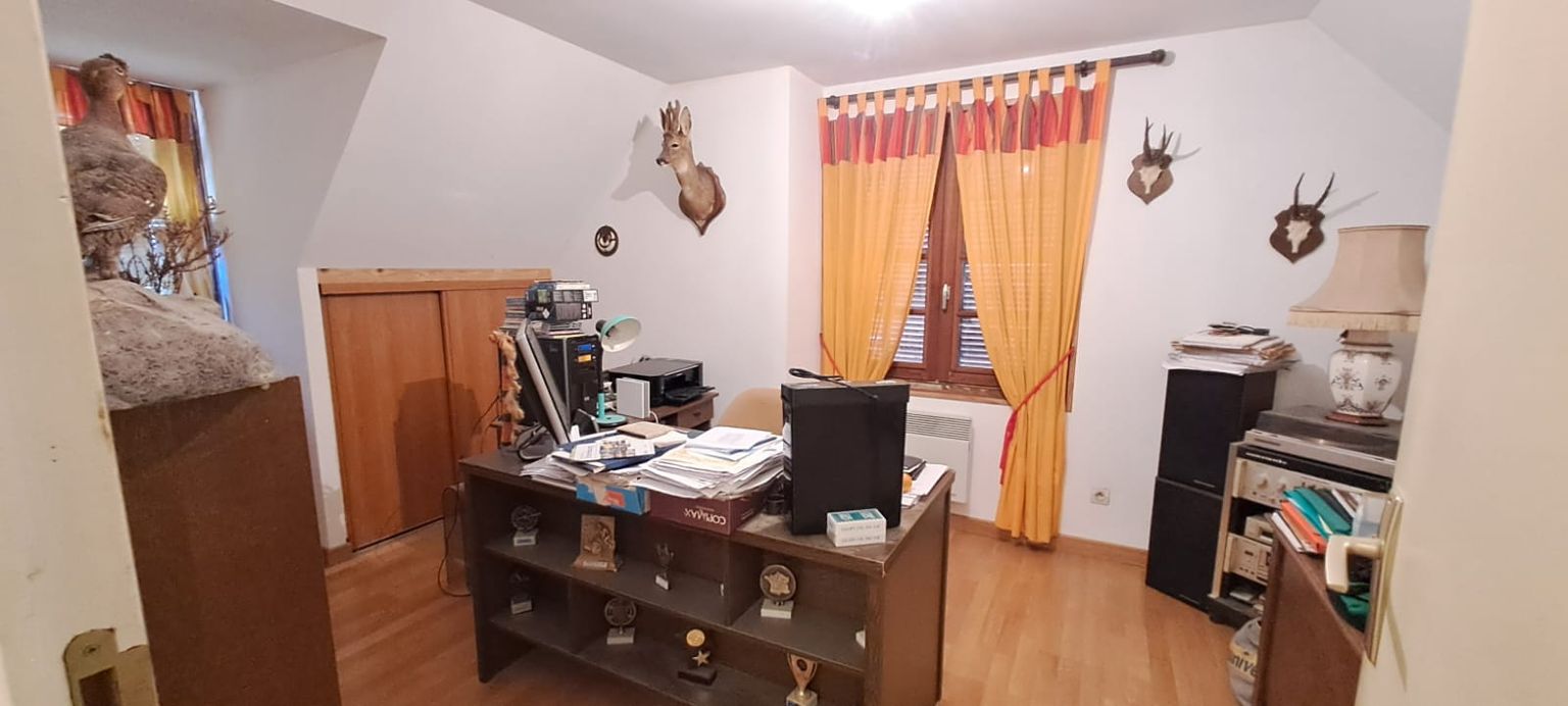 CHAMPFREMONT Beau pavillon au calme 3