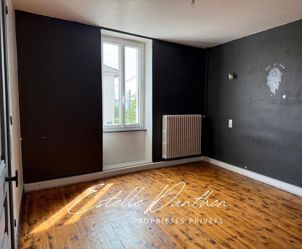 PAJAY Maison avec appartement et grande dépendance aménageable 3