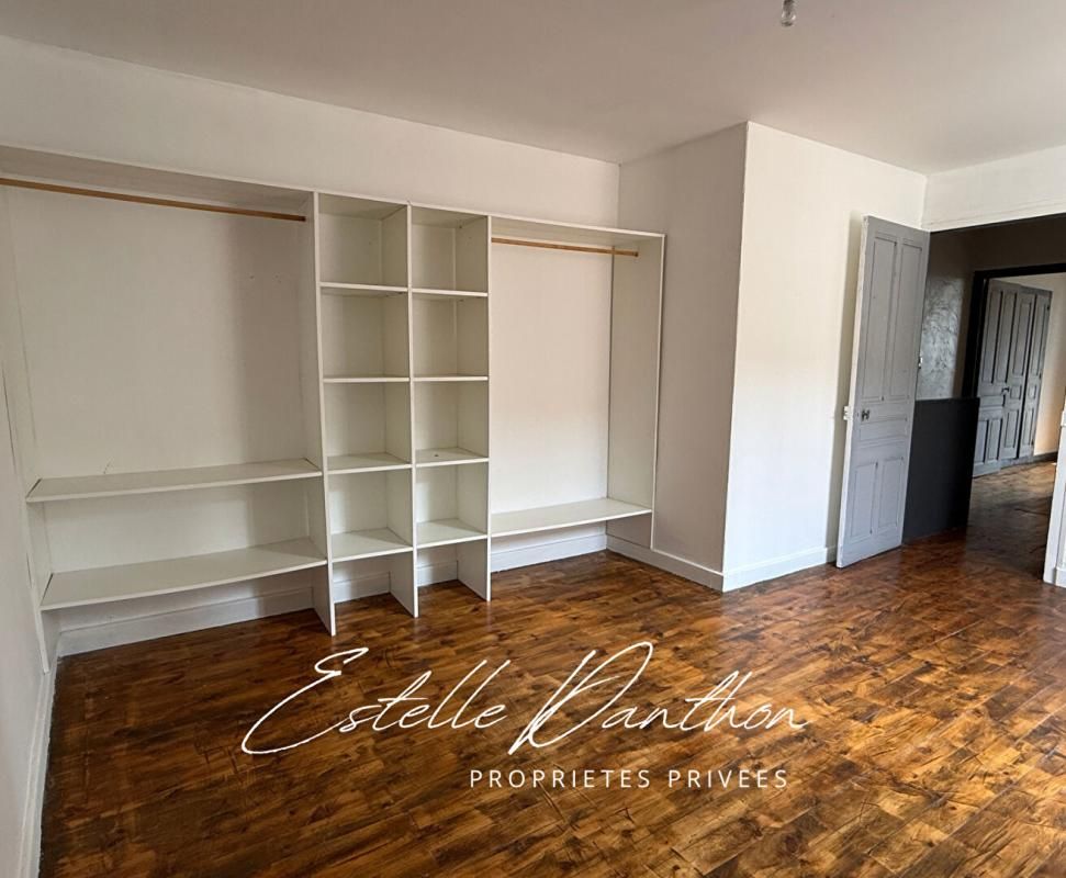 PAJAY Maison avec appartement et grande dépendance aménageable 4