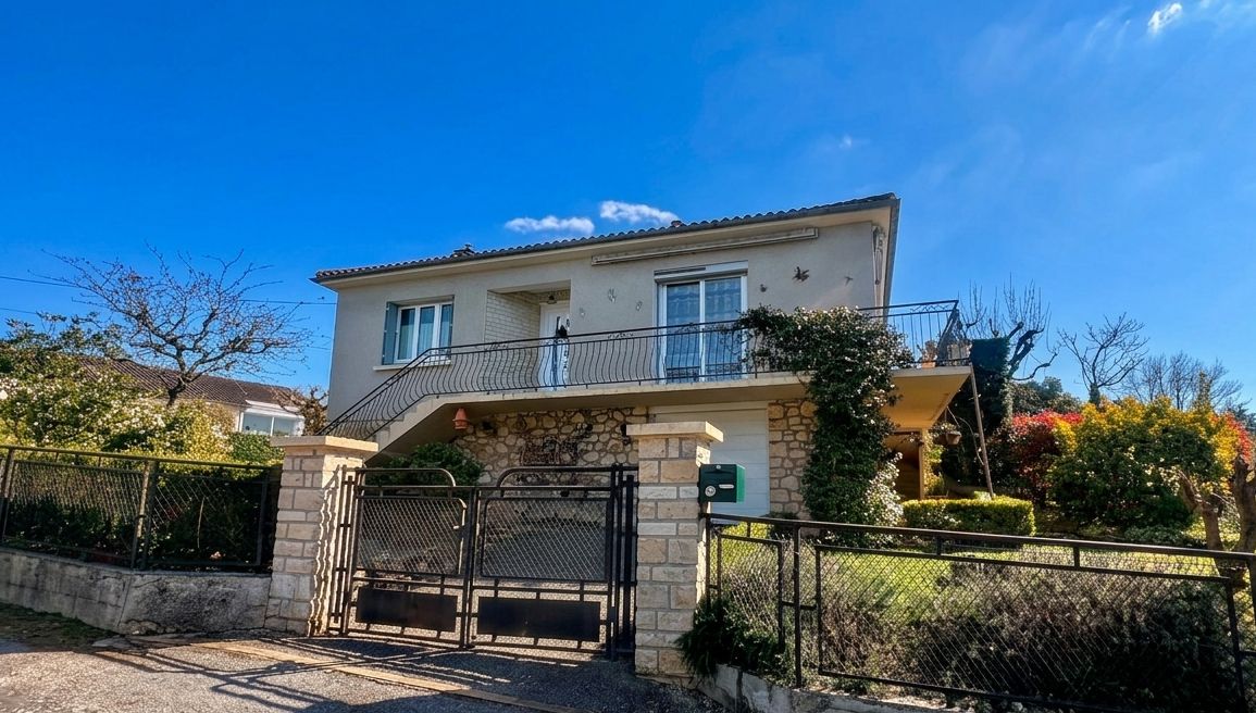 Luzech Maison 3 chambres sur près de 1000 m² de terrain