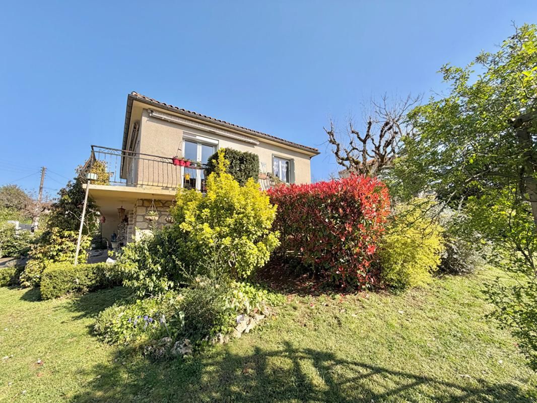 LUZECH Luzech Maison 3 chambres sur près de 1000 m² de terrain proche commodités 4