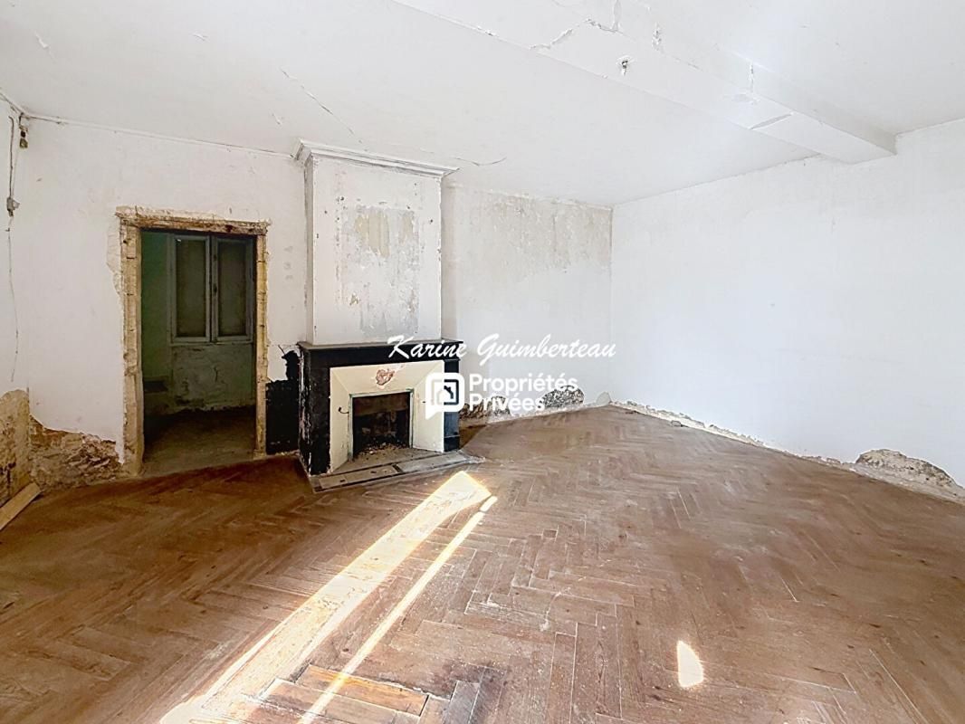 SAINT-EMILION Demeure majestueuse en pierre, avec jardin à rénover 3