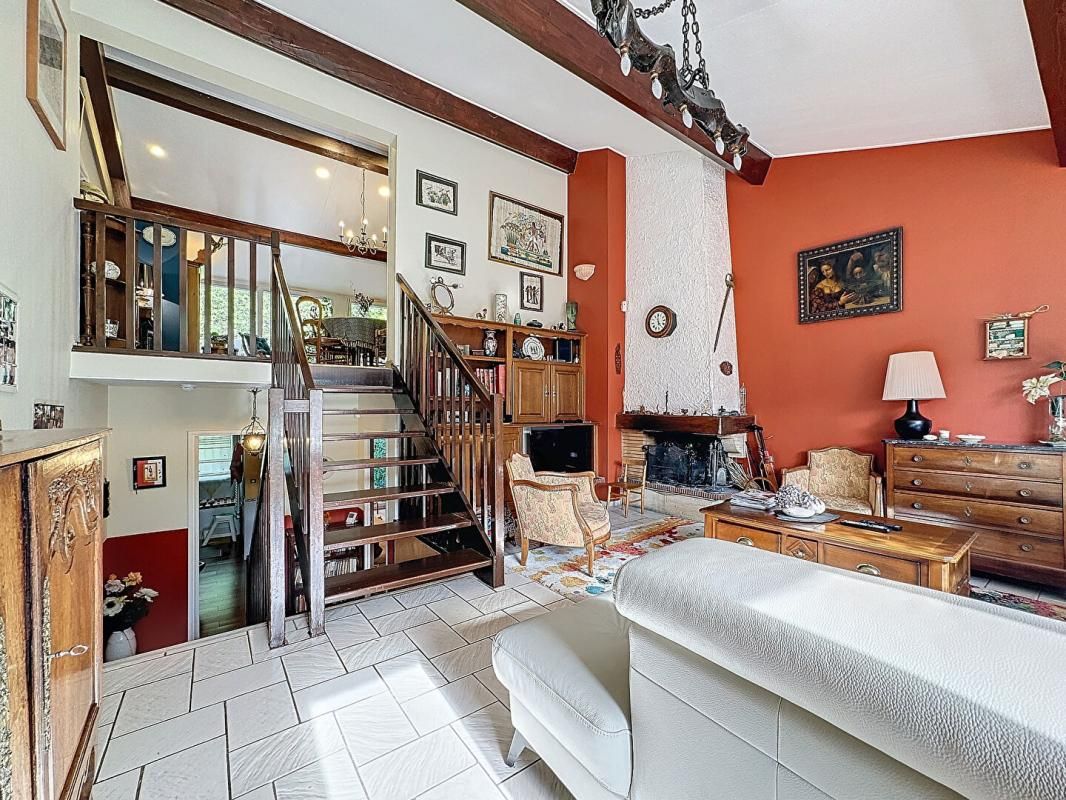 CHATEL-SAINT-GERMAIN Maison familiale au calme, à deux pas des écoles, avec jardin et terrasse à Châtel 2