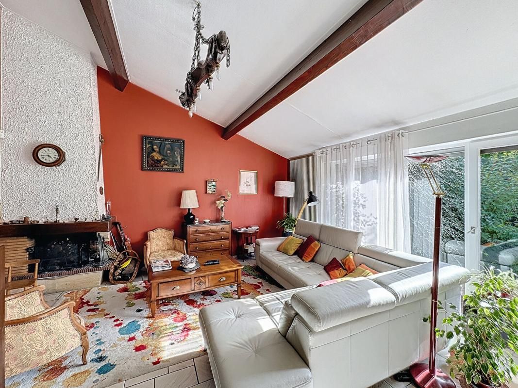 CHATEL-SAINT-GERMAIN Maison familiale au calme, à deux pas des écoles, avec jardin et terrasse à Châtel 4