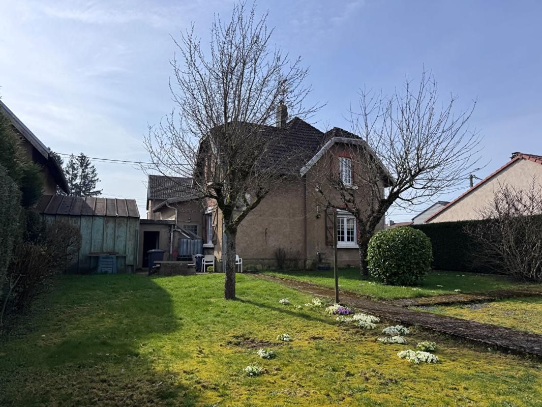Maison familiale avec fort potentiel ? 3 chambres ? Jardin clos ? Double garage
