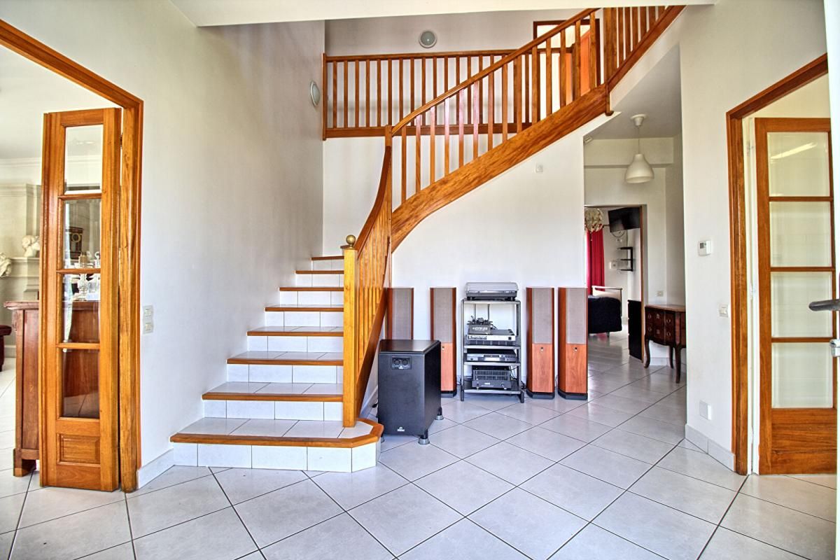 SAINT-SYLVAIN-D'ANJOU Maison Saint Sylvain D'Anjou 6 chambres 2