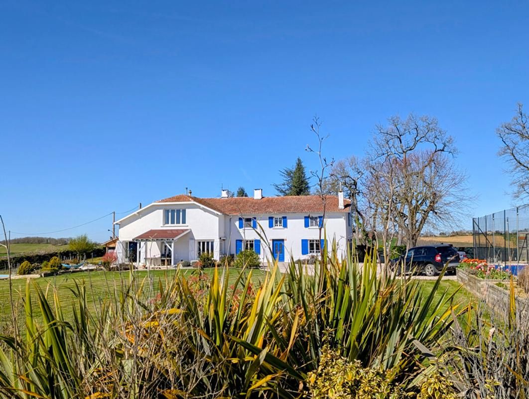 Demeure de prestige 418 m2 avec 7 chambres, piscine, tennis sur 1 hectare