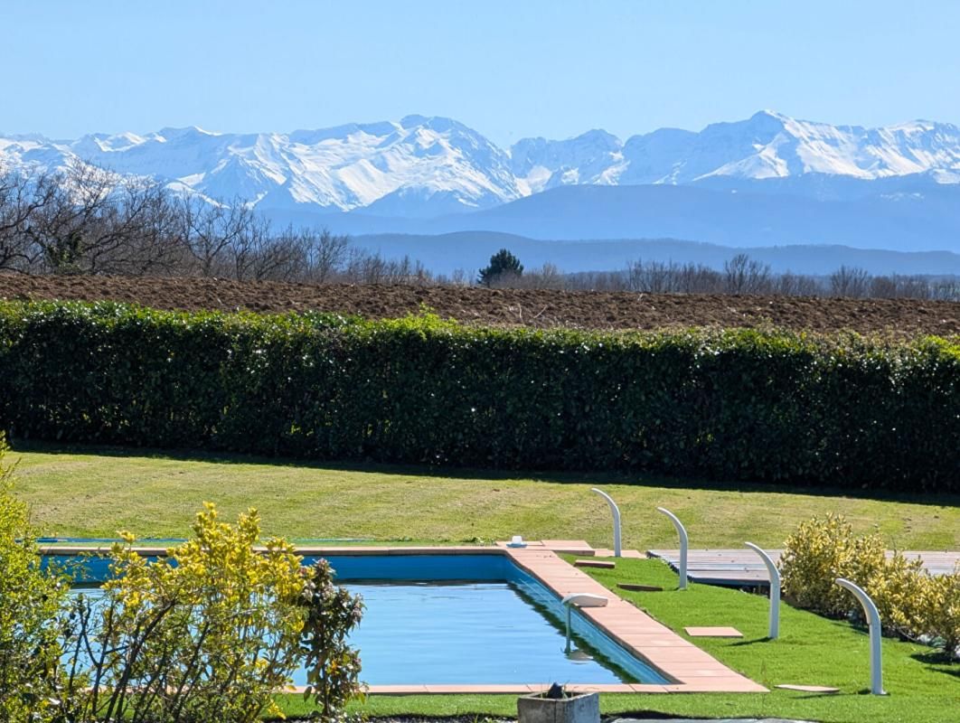 MONTOUSSIN Demeure de prestige 418 m2 avec 7 chambres, piscine, tennis sur 1 hectare 2