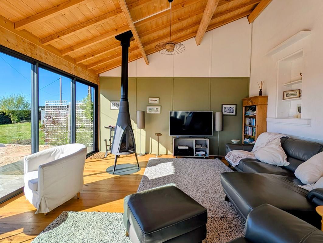 MONTOUSSIN Demeure de prestige 418 m2 avec 7 chambres, piscine, tennis sur 1 hectare 4