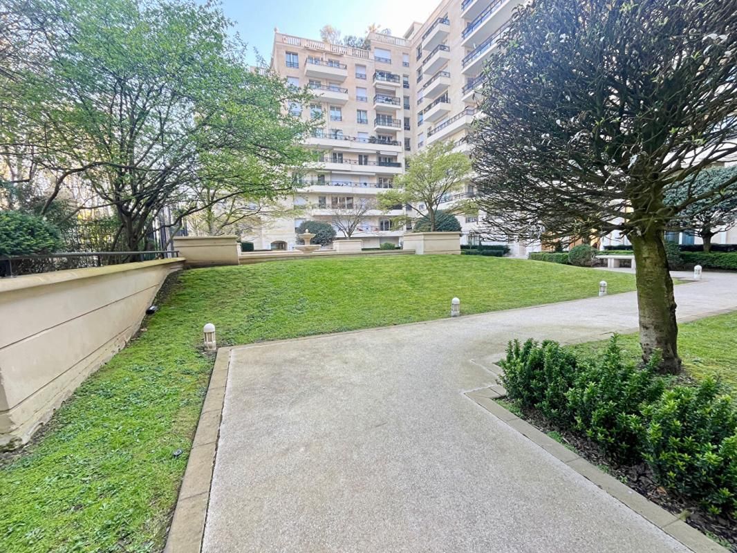 LEVALLOIS-PERRET Studio avec terrasse 3