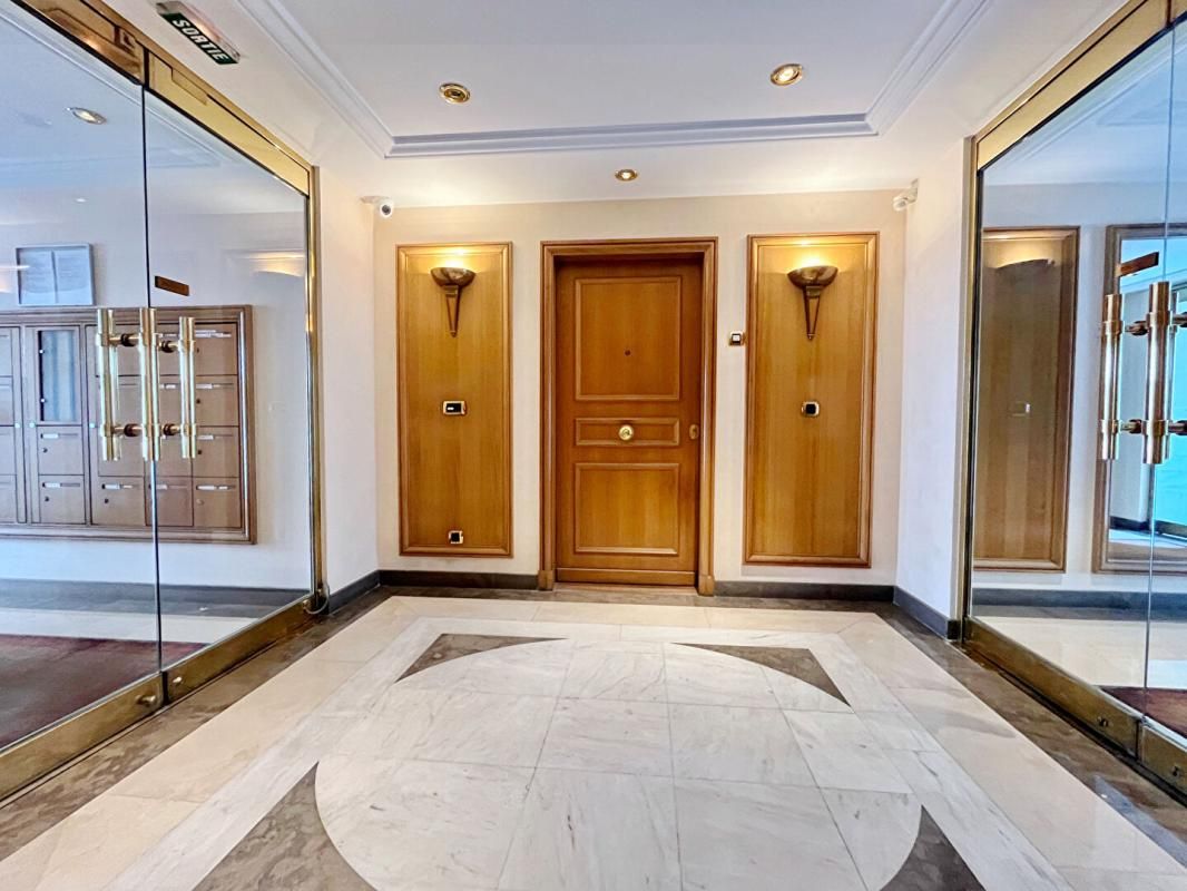 LEVALLOIS-PERRET Studio avec terrasse 4