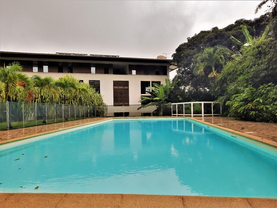 CAYENNE BADUEL Appartement 1 pièce(s) 17.90 m2 + PISCINE 2