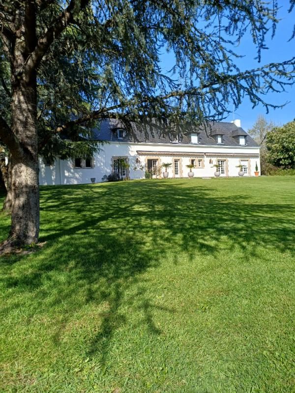 Propriété  dans un parc arboré de 2 ha