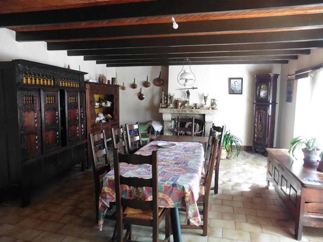 QUIMPERLE Ensemble immobilier QUIMPERLE 9 pièces 206 m2 habitables 4