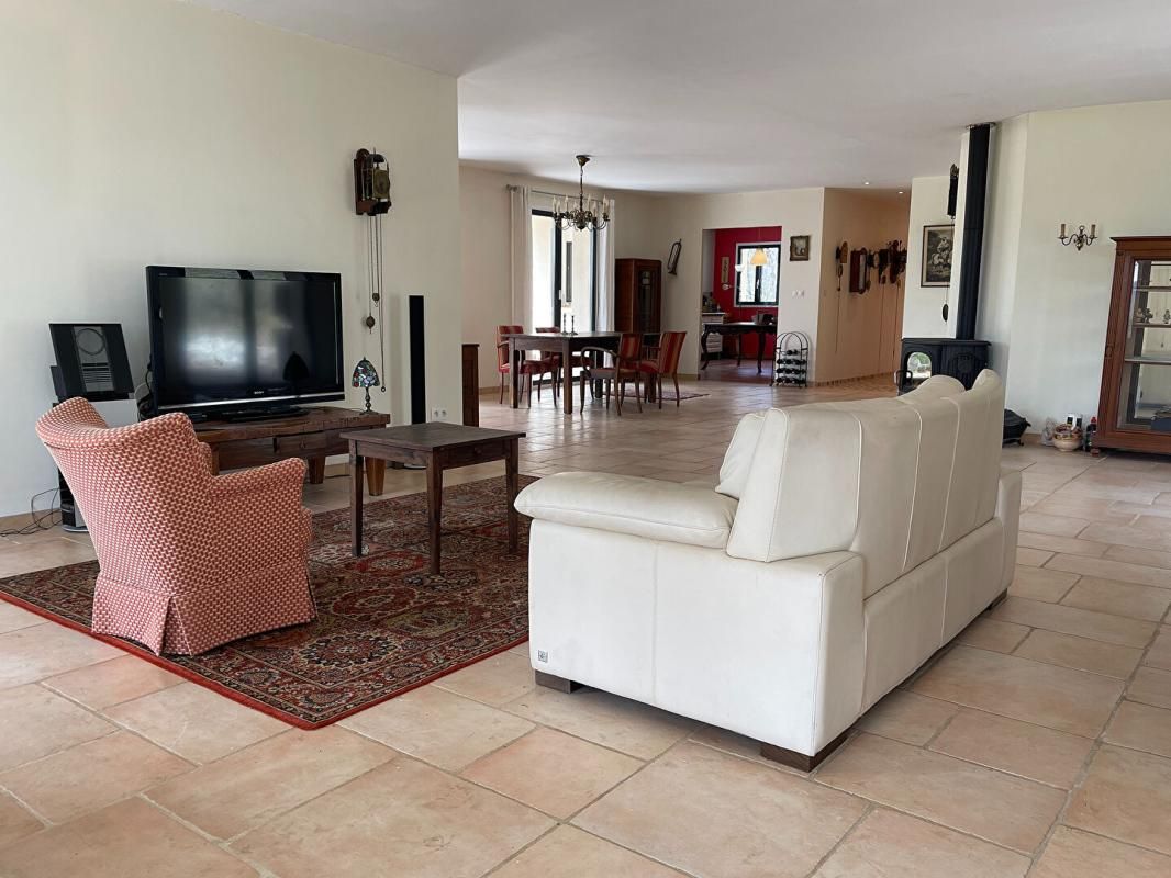 SALVIAC Spacieuse maison avec gîte, grand garage, à distance de marche d'un village dans le Lot 4