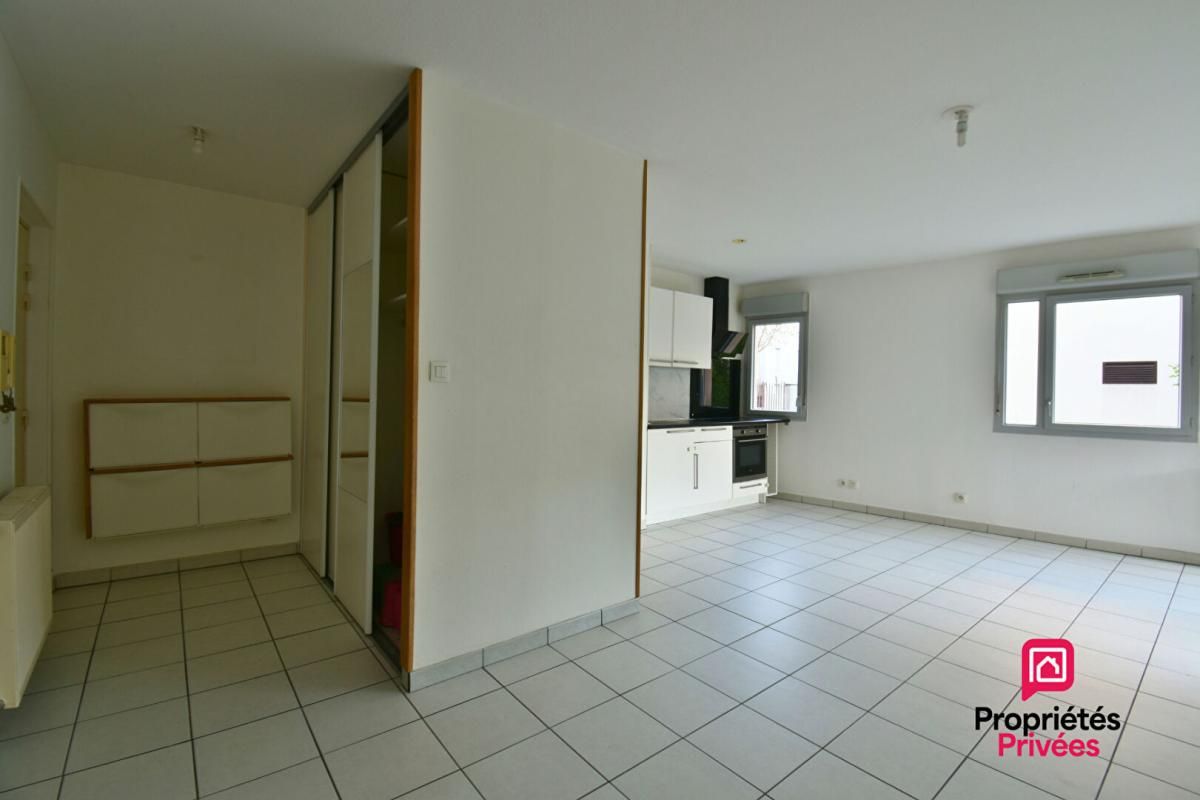 VAULX-EN-VELIN T3  très lumineux de 60 m2 - Rez de jardin - Vaulx En Velin 3