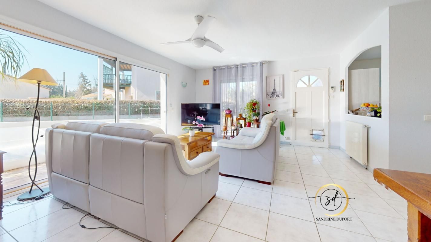 MILLAS Millas Villa plain pied 4 faces 3 chambres piscine garage + carport quartier calme 3