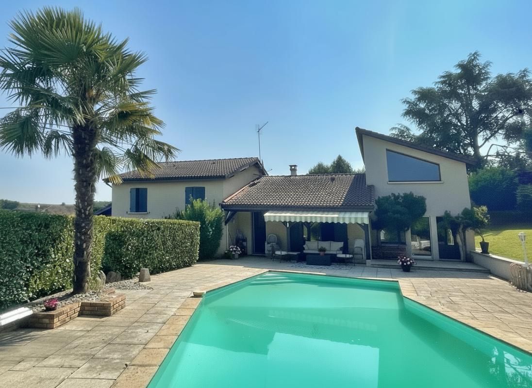 SATHONAY-VILLAGE Maison Sathonay Village 6 pièce(s) 172 m2 2