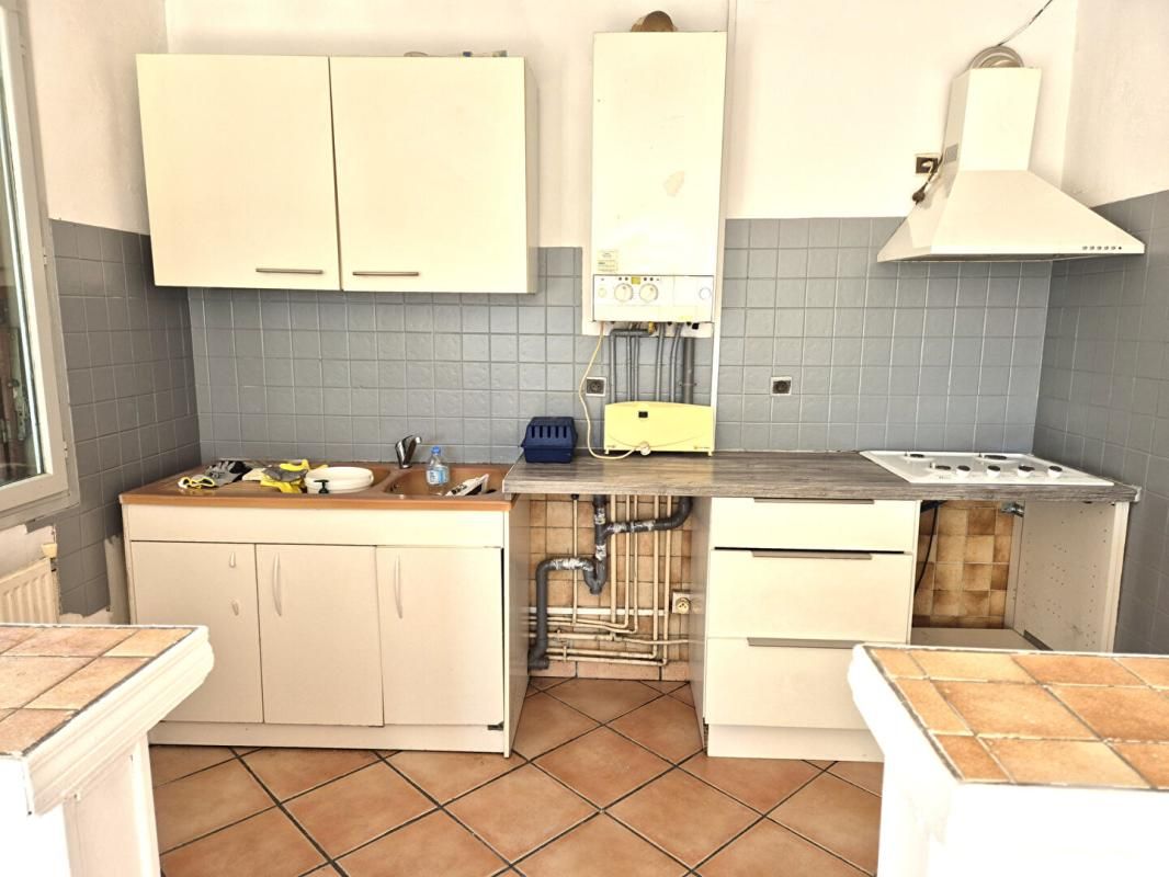 SAINT-DIZIER Belle Maison Individuelle de 75 m² à Rénover et Extensible à 100 m² avec Cour, Garage, Terrasse, Véranda et Terrain clos et arboré de 200 m² 3