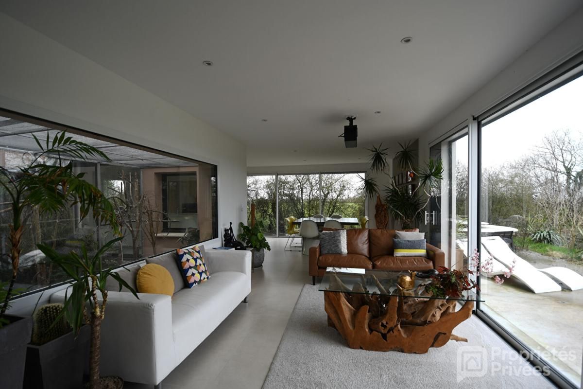 CLISSON Maison 155 M² . 5 P . 3 Chs . Bureau . 2 SDE 3