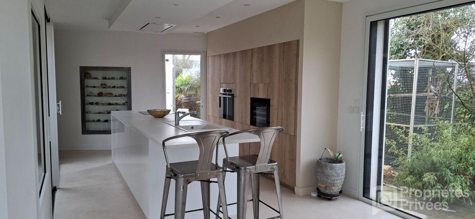 CLISSON Maison 155 M² . 5 P . 3 Chs . Bureau . 2 SDE 4