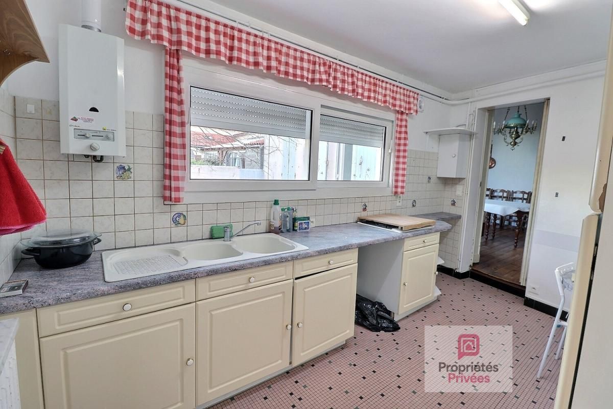 TONNAY-CHARENTE Maison de ville de 159 m2 sur 2 niveaux avec beau jardin paysager - atelier attenant - garage et dépendance 4