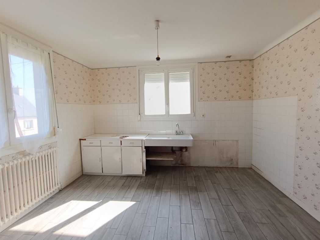 CHATEAUNEUF-DU-FAOU 29520 Châteauneuf du Faou maison de ville 3 chambres, sous sol complet et combles aménageables 3