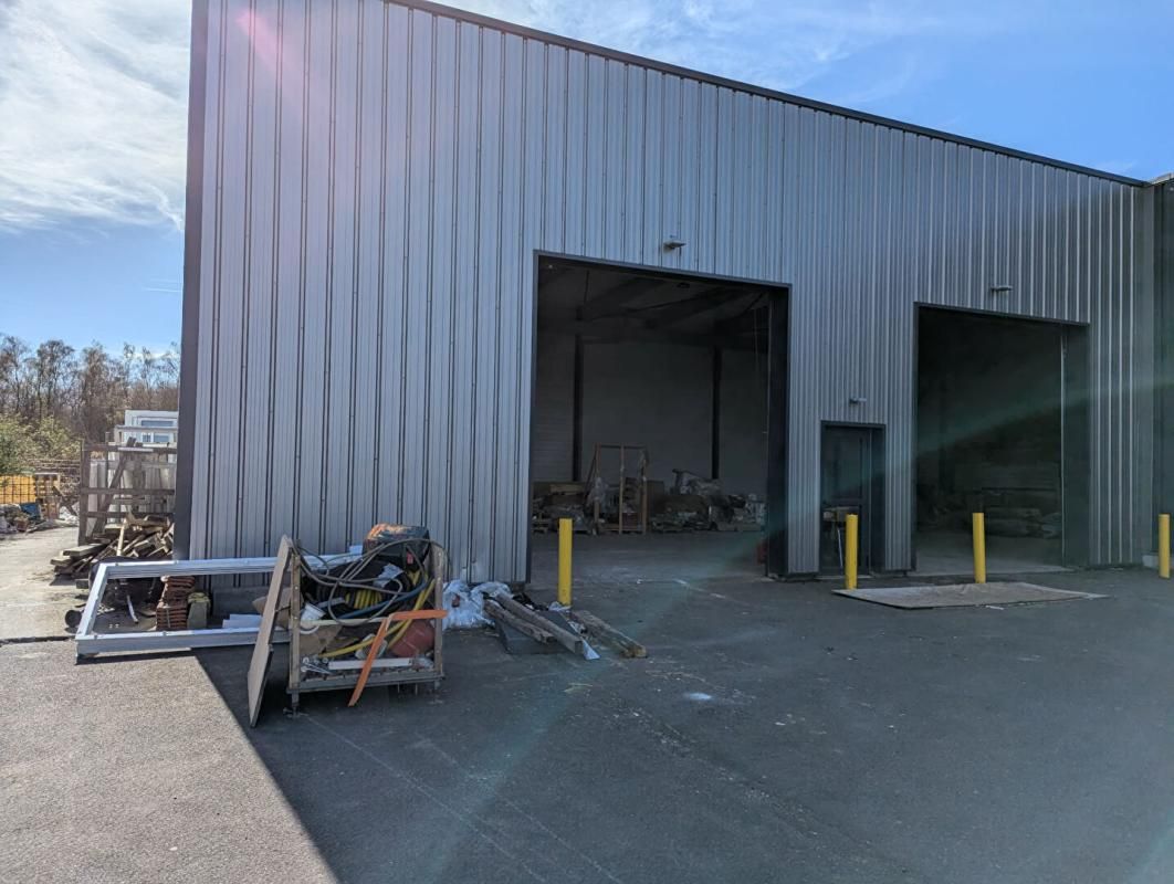 CREIL 60100 CREIL - Entrepôt d'activité + Bureau + Parking 2