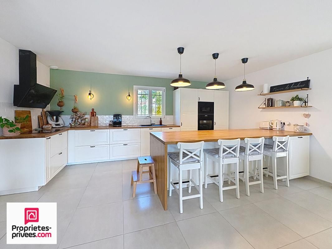 RIANS Villa T5 avec piscine et garage sur 2565 m² de terrain plat et clos 3