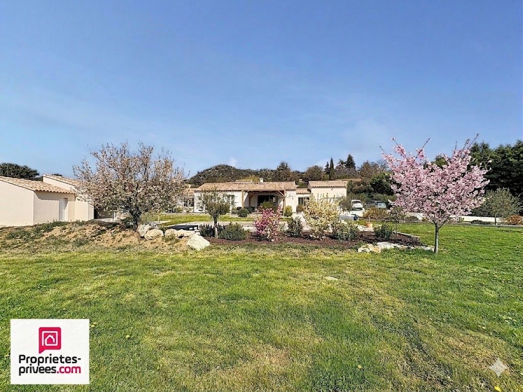 RIANS Villa T5 avec piscine et garage sur 2565 m² de terrain plat et clos 4