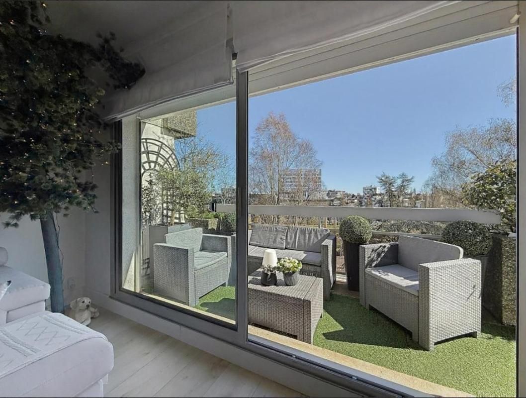 VANNES Appartement T3, 67.60 m2, très lumineux avec terrasse, garage et cave. Vannes centre, quartier Palais des Arts 3