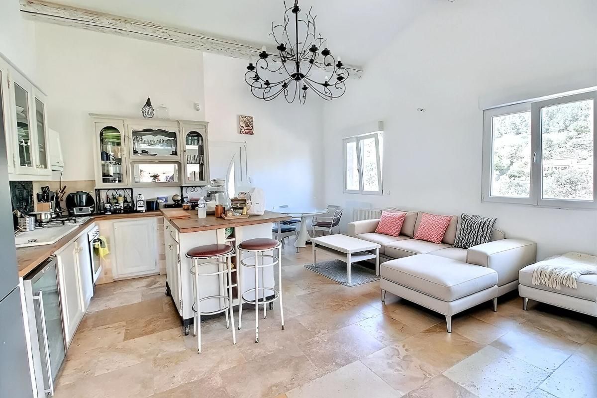 UZES UZES : Saint-Hippolyte de Montaigu villa de 2019 3 chambres 89m²terrain clos de 370 m² 2