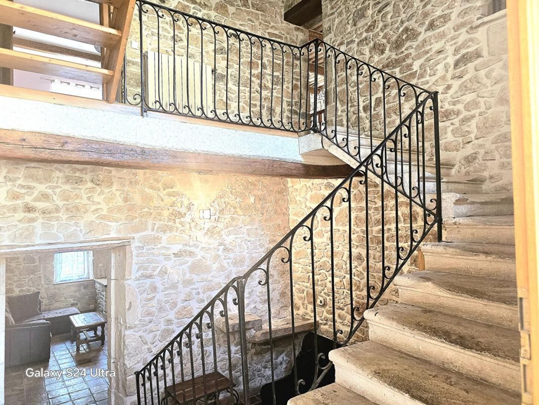 SAINT-GERVAIS Mas en pierre, composé d'un ensemble immobilier de 10 pièces sur plus de 1210 m² de terrain à SAINT GERVAIS 30200 2