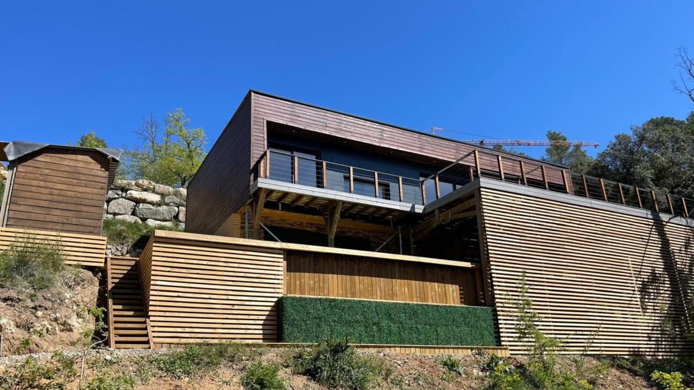 Maison contemporaine ossature bois  avec piscine