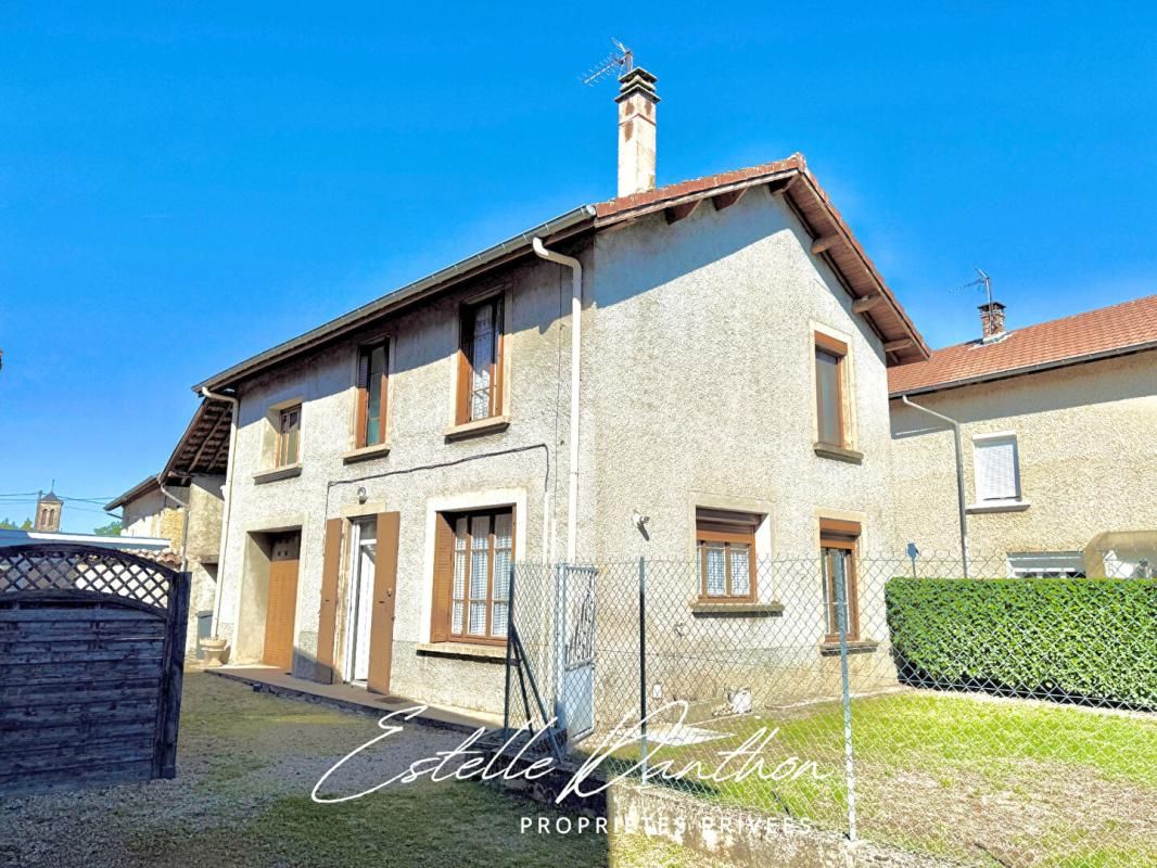 Maison Sillans avec combles aménageables et proche des commodités