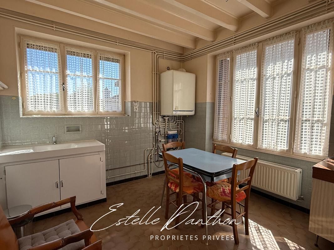 SILLANS Maison Sillans avec combles aménageables et proche des commodités 3