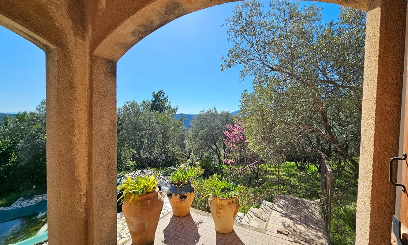 CLAVIERS Villa dans un cadre naturel avec vue dégagée 4