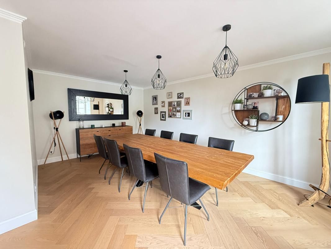 SAINT-GENIS-D'HIERSAC Maison Saint Genis D Hiersac 8 pièce(s) 270 m2 4