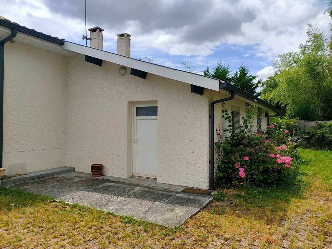 YVRAC Maison Yvrac 6 pièce(s) 130 m2 3