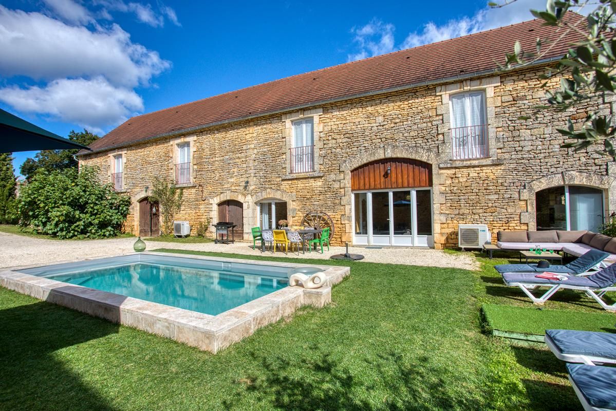 ARCHIGNAC Maison Archignac 11 pièce(s) 480 m2 2